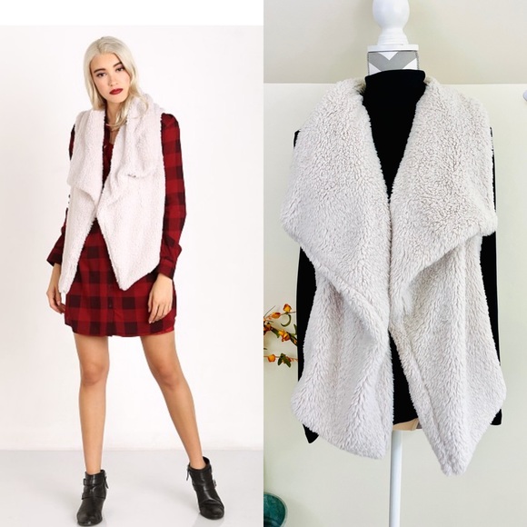 BB Dakota Jackets & Blazers - BB Dakota Rennie Vest, EUC